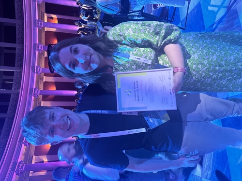 Hannah posing for a photo with Guy McGuinness and his Alumni Europe Leadership Award