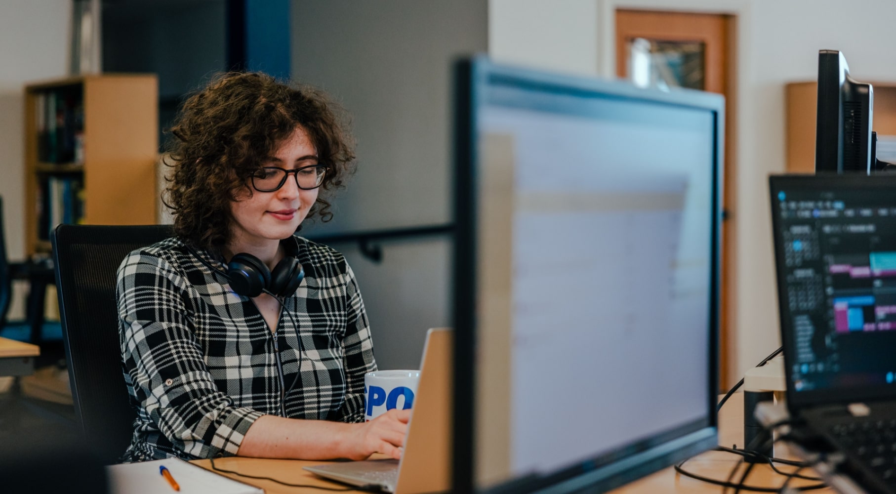 Lady working at a desk with computer